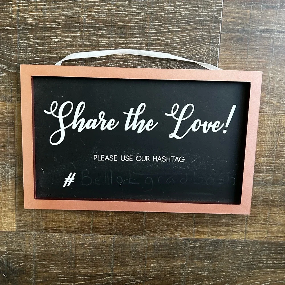 SHARE THE LOVE sign